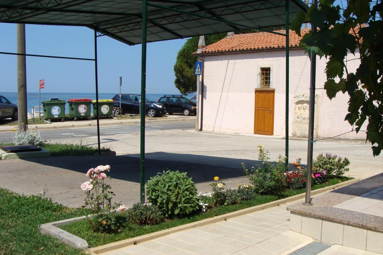 Apartments By The Sea Zambratija, Umag - 2557 Esterno foto